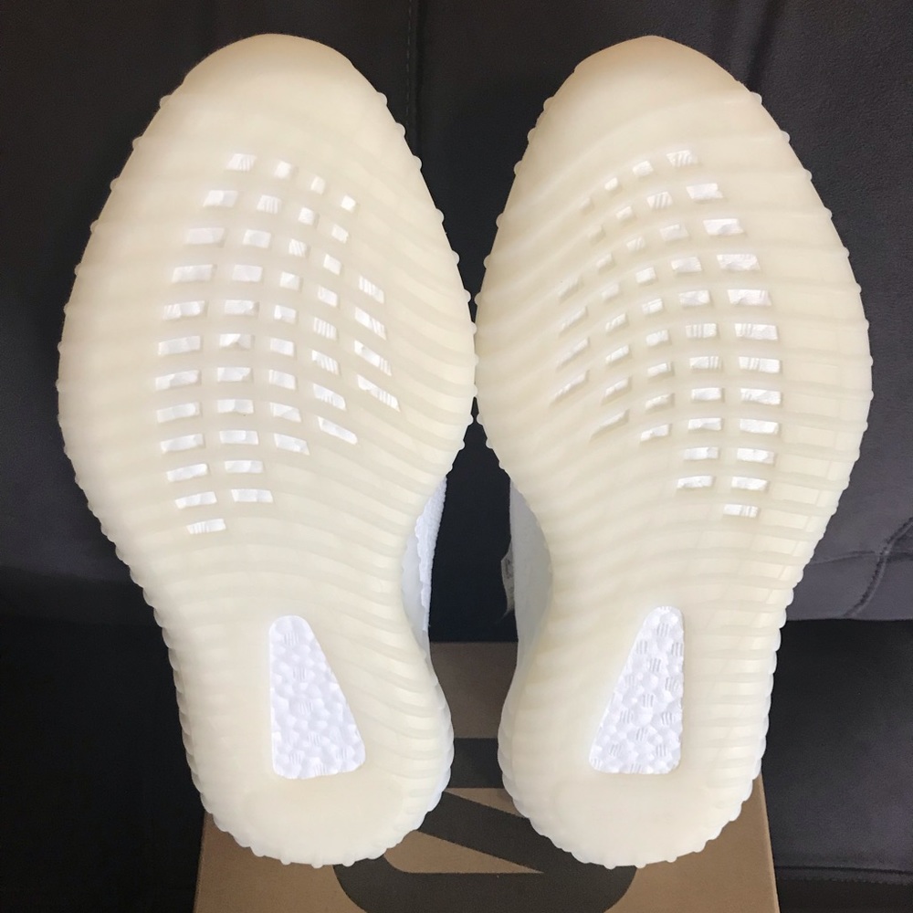🔥Yeezy Boost 350 V2 Triple White x Kanye & Adidas - Picture 4 of 8